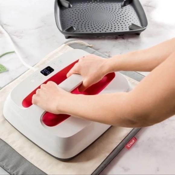 Cricut EasyPress 2  Raspberry - Large 12" x 10" New - Picture 8 of 8